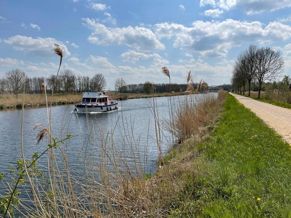 Pension Zur Schleuse Garni Am Elbe Luebeck - Kanal In Witzeeze Екстер'єр фото