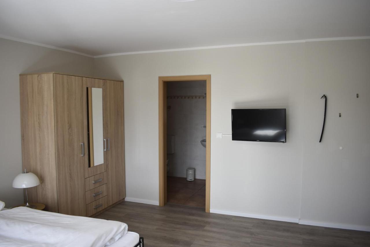 Pension Zur Schleuse Garni Am Elbe Luebeck - Kanal In Witzeeze Екстер'єр фото
